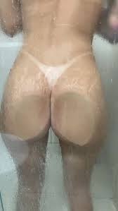 Mc Pipokinha pelada no chuveiro mostrando sua bunda - Xvideos Onlyfans  Gratis