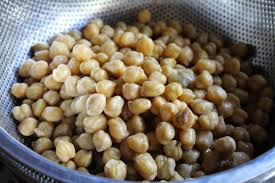 Basuh kacang kuda, tuang air secukupnya, masak guna api sederhana perlahan. Kacang Kuda Sedap Sebagai Kudapan Azie Kitchen
