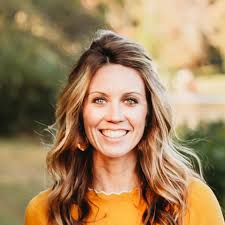 Kelly Tobin's Instagram, Twitter & Facebook