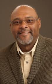 Earnest Perry Wins the O.O. McIntyre Professorship for Teaching Excellence 