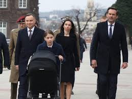 Marta kaczyńska pod pałacem prezydenckim w dniu 6. Andrzej Duda I Marta Kaczynska Na Wawelu W 9 Rocznice Katastrofy Smolenskiej