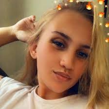 Kay Santos's Instagram, Twitter & Facebook