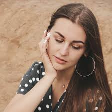 Anna Slavik's Instagram, Twitter & Facebook