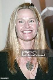 Leslie Neale's Instagram, Twitter & Facebook