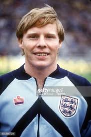 Sammy lee (footballer) samuel lee (born 7 february 1959) is an english professional football coach and former player who is currently assistant head coach at west bromwich albion. Sammy Lee England England Football Team England Football Football