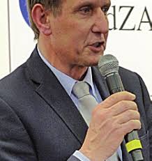 Dr. Michael Sereny: IDS Köln und die Zukunfts- fragen des zahnärztlichen  Berufsstandes _S. 170 Dr. Peter Engel: Freiberuflich