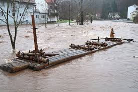 Maybe you would like to learn more about one of these? Mittleres Kinzigtal Schule Wird Wegen Hochwasser Geraumt Kinzigtal Schwarzwalder Bote