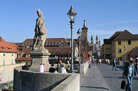 Romantische flussläufe, weinberge, tiefe wälder und malerische dörfer sind das, was den landkreis würzburg ausmacht. Quermania Urlaub In Wurzburg Reiseziele Tipps Ubernachtung Ausfluge Sehenswurdigkeiten