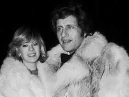 Joe Dassin Et Si Tu N Existais Pas на звонок Vybiraya Zhenu Muzhchina Vybiraet Sudbu Dzho Dassen In 2020 Sony Music Entertainment Sony Music Music