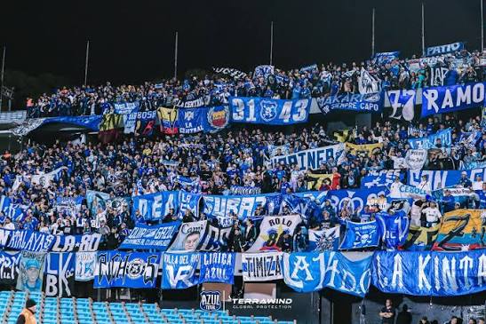 La hinchada en el Estadio Centenario