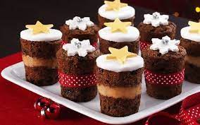 Mini Christmas Cakes By Foodnetwork Uk Mini Christmas Cakes Christmas Cake Ingredients Christmas Food