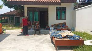 Info harga terbaru rumah disewa lengkap dengan foto & detail propertinya. Tak Bisa Lagi Huni Rumah Dinas Keluarga Bandono Asn 15 Anak Berencana Cari Rumah Kontrakan Tribun Solo