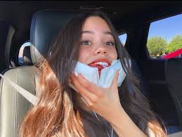 A clowns to the left of me, c g d jokers to the right, here i am, stuck in the middle with you. Pin On Jenna Ortega