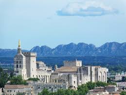 Avignon, eine mittelgroße universitätsstadt in der provence, hat ein ganz besonderes flair. Avignon Eine Halbe Brucke Und Stadt Der Papste Reiseziele Ch