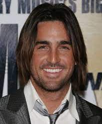 Jake Owen Straight Middle Parted Hairstyle Middle Part Hairstyles Jake Owen Boys Haircuts
