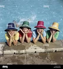 Women wearing summer hats hi-res stock photography and images - Alamy