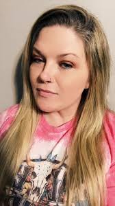 Lisa Wortham's Instagram, Twitter & Facebook