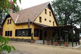 Aproape de gara de calatori si la 10 minute de cetatea medievala este amplasata pensiunea chic. Pensiunea Stejarul Sighisoara 1 Cazare In Sighisoara
