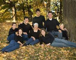 Saima S Photography Outdoor Family Pictures Large Family Pictures Big Family Photos
