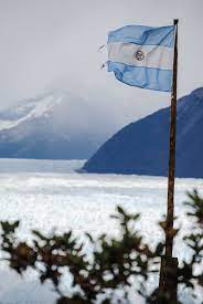 La bandera de argentina es muy bella y aquí en este blog te vamos a mostrar imágenes de ella para que puedas reconocerla y te vamos a contar cual es su historia y el significado de sus colores. Pin De Lorena En Glaciares De Argentina Argentina Turismo Argentina Lugares Imagenes De Argentina