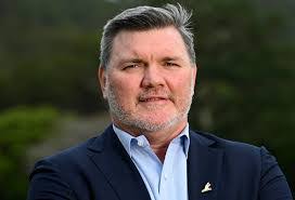 Dan Hibbert's Instagram, Twitter & Facebook