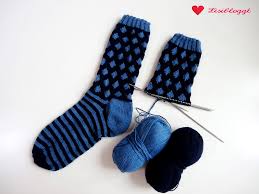 Ein modernes, hochwertiges twinset kann mit liebevollen akzenten überzeugen. Anleitung Punkte Streifen Socken Mit Einfachem Muster Stricken Lisibloggt