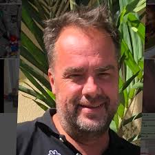 What restaurants are walking distance from Marriott Stellaris in Aruba?