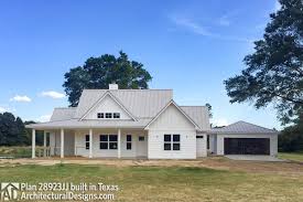 Farmhouse garage with working doors and light v1.0.0.0. Plan 28923jj 3 Bed Farmhouse With Detached 2 Car Garage House Plans Farmhouse Small Farmhouse Plans Farmhouse Floor Plans
