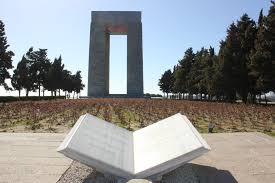 Jun 25, 2021 · rehberler eşliğinde çanakkale savaş'ının yaşandığı alanları karış karış gezerek bilgi alan heyet, şehitlik abidesi önünde saygı duruşunda bulunarak i̇stiklal marşı okudu. Canakkale Sehitler Abidesi Aniti Canakkale Ili Ozel Tanitim Sitesi