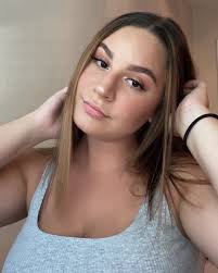 Shelby Emerson's Instagram, Twitter & Facebook