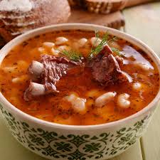 Ador ciorba de fasole cu ciolan afumat si nu as refuza niciodata o portie desi eu o pregatesc cu preponderenta in anotimpul ce pot sa mentionez este ca ciorba de fasole cu ciolan afumat se poate pregati si fara. Reteta Pentru Ciorba De Fasole E Acrita Cu Zeama De Varza Murata Stiri De Ultima Ora Ultimele Stiri Din Romania Breaking News