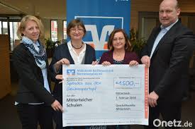 Musterscheck für spendenübergabe kostenlos : Volksbank Raiffeisenbank Uberreicht Spende Gewinner Sind Die Schuler Der Drei Schulen Onetz