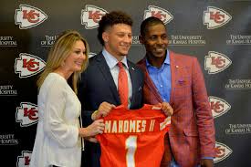 Mahomes' parents are pat mahomes sr. Does Patrick Mahomes Have A Wife Or Girlfriend And Who Are His Parents