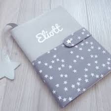 Protege Carnet De Sante Gris Perle Et Nuee D 039 Etoiles Blanches Sur Gris Eliott Carnet De Sante Bebe Tuto Couture Carnet De Sante Protege Carnet De Sante