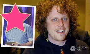 Sidney Polak już tak nie wygląda. Muzyk wyraźnie schudł i... nosi  eleganckie okulary