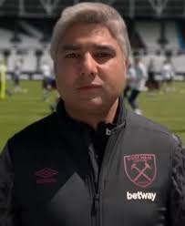 Anyone else a little grossed out every time Nathan spits? 🤢