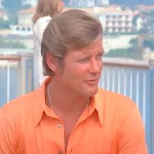 Roger Moore looking gorgeous with a beard. Enjoy him.❤️😋