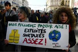 Ce sont plusieurs centaines de femmes qui ont manifesté à paris et dans plusieurs villes de province, à bordeaux ou toulouse. Fin Du Monde Fin Du Mois Meme Combat Crient Ensemble Des Gilets Jaunes Et Des Marcheurs Pour Le Climat