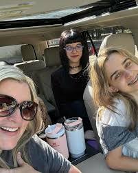 Dawn Oliphant's Instagram, Twitter & Facebook