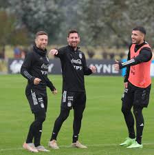 Jul 04, 2021 · del tierno festejo de los hijos de messi al show del papu gómez en el vestuario conocé festejos íntimos del entorno del 10 y del camarín argentino. Hot Argentine Players On Twitter Papu Gomez Lionel Messi Y Leandro Paredes