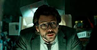 El profesor te dedica el 100% del tiempo sin tener que transportarte a otro sitio. La Casa De Papel Part 5 El Profesor In Danger Of Death Alvaro Morte Teases The Fate Of His Character News24viral