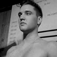 Elvis Army Physical 1958. | Elvis presley young, Elvis presley ...
