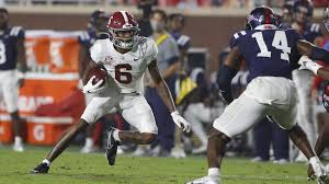 Alabama wr devonta smith junior 6'1 175 lbs alabama's offense features some of the best players in the country like tua wr devonta smith leads the crimson tide in receiving yards & touchdowns. Devonta Smith Football University Of Alabama Athletics