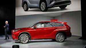 Redesigned 2020 toyota highlander offers 8 exterior paint colors to choose from. Video 2020 Toyota Highlander Is The Brand S Best Looking Yet