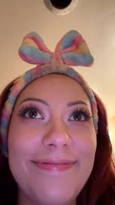 Tracii trying to mansplain what PERIWINKLE is to me 🙄