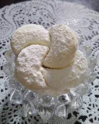 Nama kue putri salju berasal dari warna dan taburan gula halus di atasnya menjadikan. 17 Resep Kue Putri Salju Sederhana Lembut Lumer Di Mulut