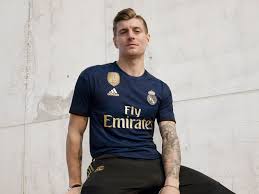 Finally we collected those real madrid kit 512×512 dream league soccer, if you want to get these latest 512×512 kits for your team then you have to use the below provided url's. Real Madrid Kit 2019 20 Los Blancos Fans Lose Their Minds As New Away Strip Is Unveiled 90min