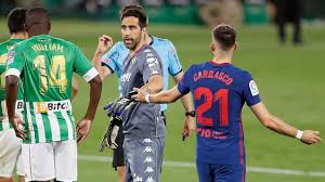 Claudio andrés bravo muñoz (spanish pronunciation: Claudio Bravo From Group Stage Goat To Shootout Savior Claudio Bravo Steps Up For Chile In Copa America Triumph Barcelona Goalkeeper Claudio Bravo Saves Barcelona From The Penalty Spot Dewamasak Com