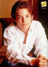 Young Elijah Wood There Is A Very Strong Chance That This Exact Poster Was At One Point On My Wall Elijah Wood Elijah The Hobbit