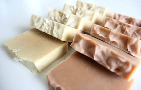 Apprenez A Realiser Vos Savons Maison Avec La Methode De La Saponification A Froid Un Guide Detaille Faire Son Savon Saponification A Froid Recettes De Savon